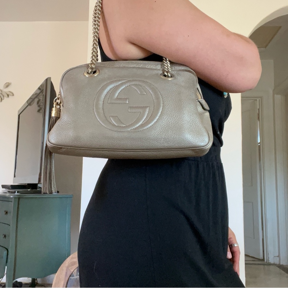 Gucci Soho Double Chain Interlocking G Soho Shoulder Bag Metallic Grey - Picture 3 of 17